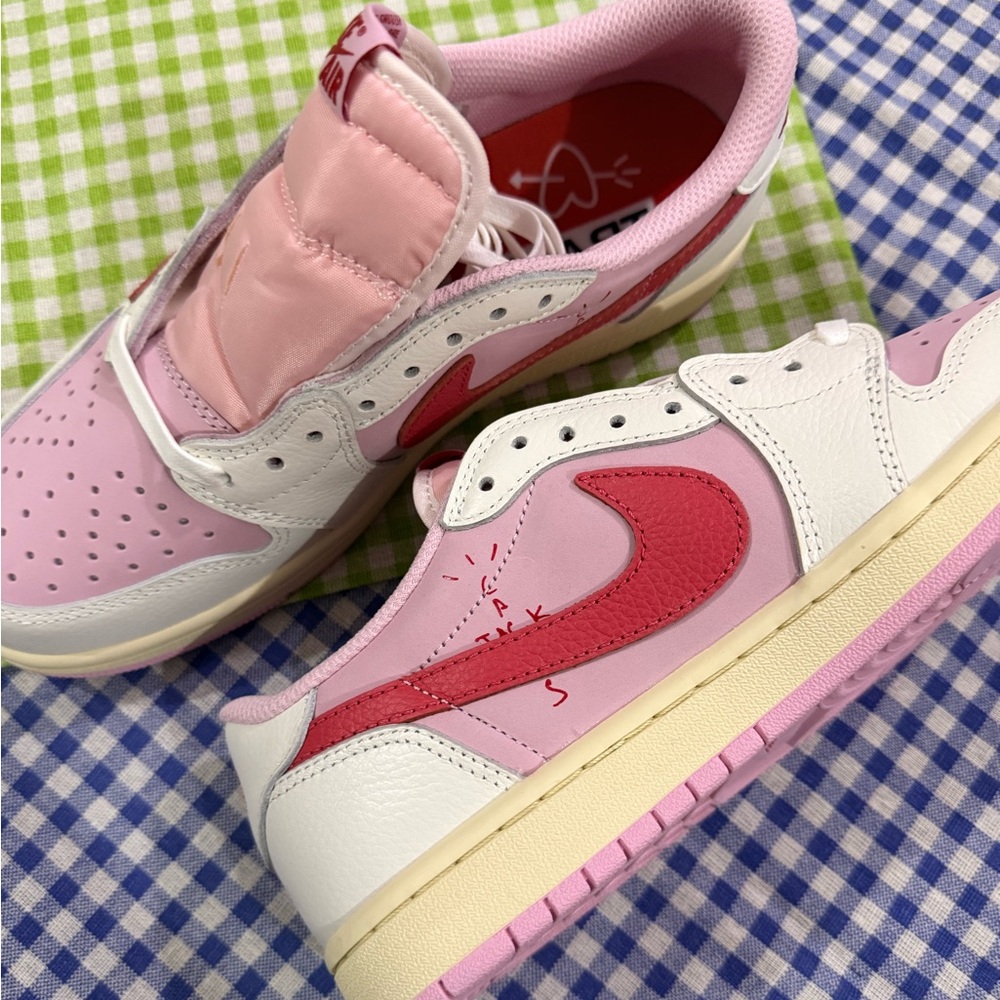 Nike Women's White and Pink Sneakers with Red Accents - Picture 8 of 8